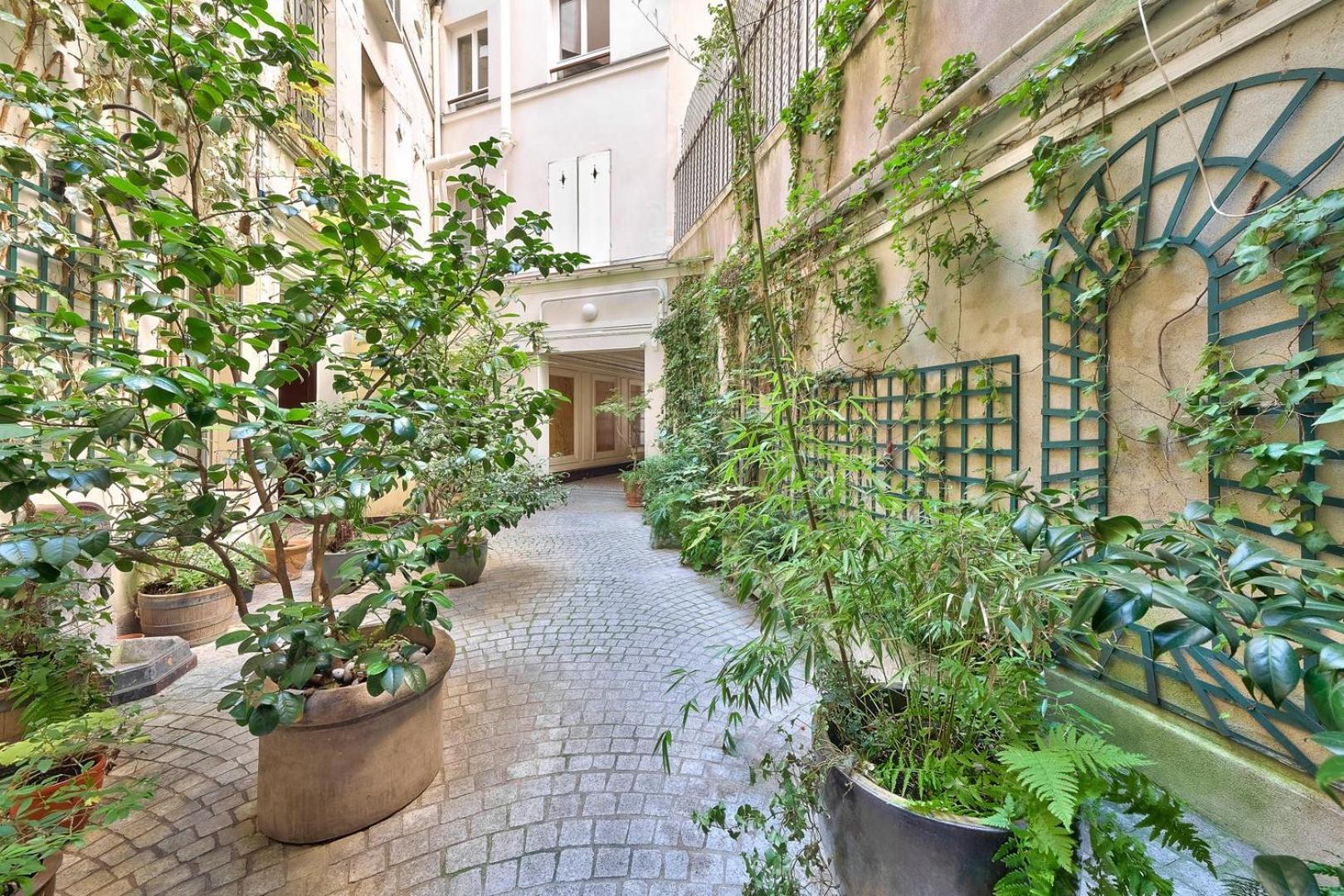 Guestready - Atypic Studio Near Montmartre Apartment Paris Exterior photo